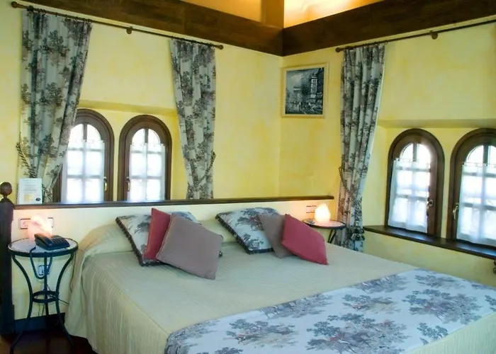 Palacete Real Villamayor (Pilona)